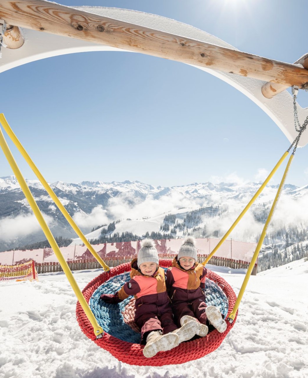 Kinder schaukeln am Kieserl  &copy; TVB Gro&szlig;arltal/Lorenz Masser