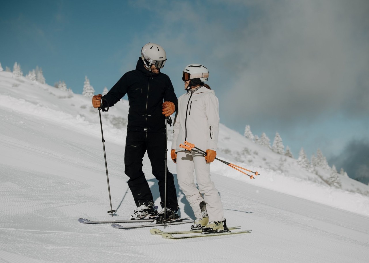 Skifahrer auf der Piste in der verschneiten Winterlandschaft im Gro&szlig;arltal &copy; Elisabeth Toferer