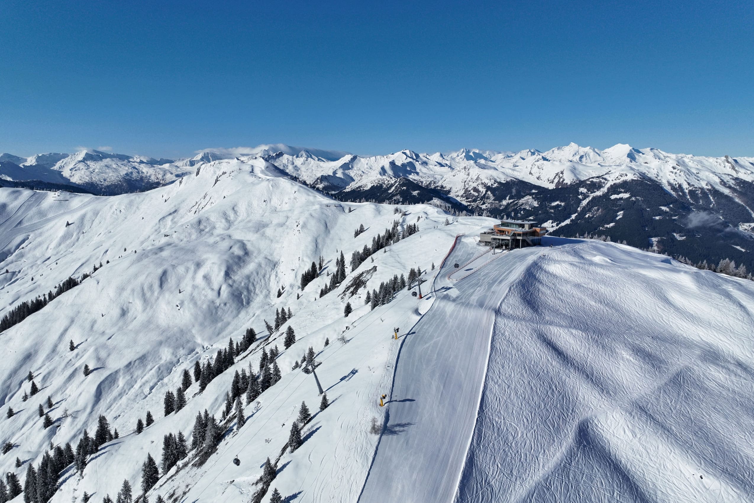 Flugaufnahme von der Kieserlbahn und der Skipiste im Skigebiet Großarltal-Dorfgastein  © Tourismusverband Großarltal