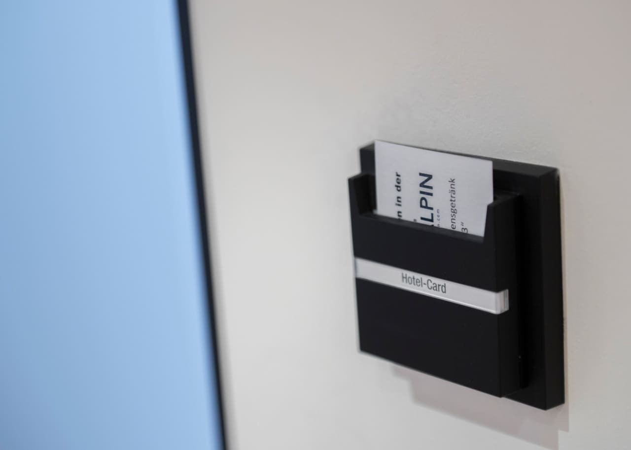 Zimmerkarte im eleganten Kartenhalter für den Zugang zu den Zimmern